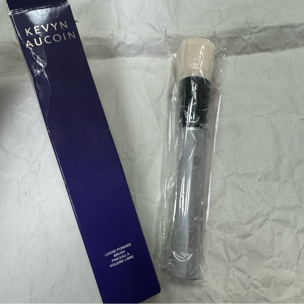 Kevyn aucoin loose powder brush - Picture 3 of 6